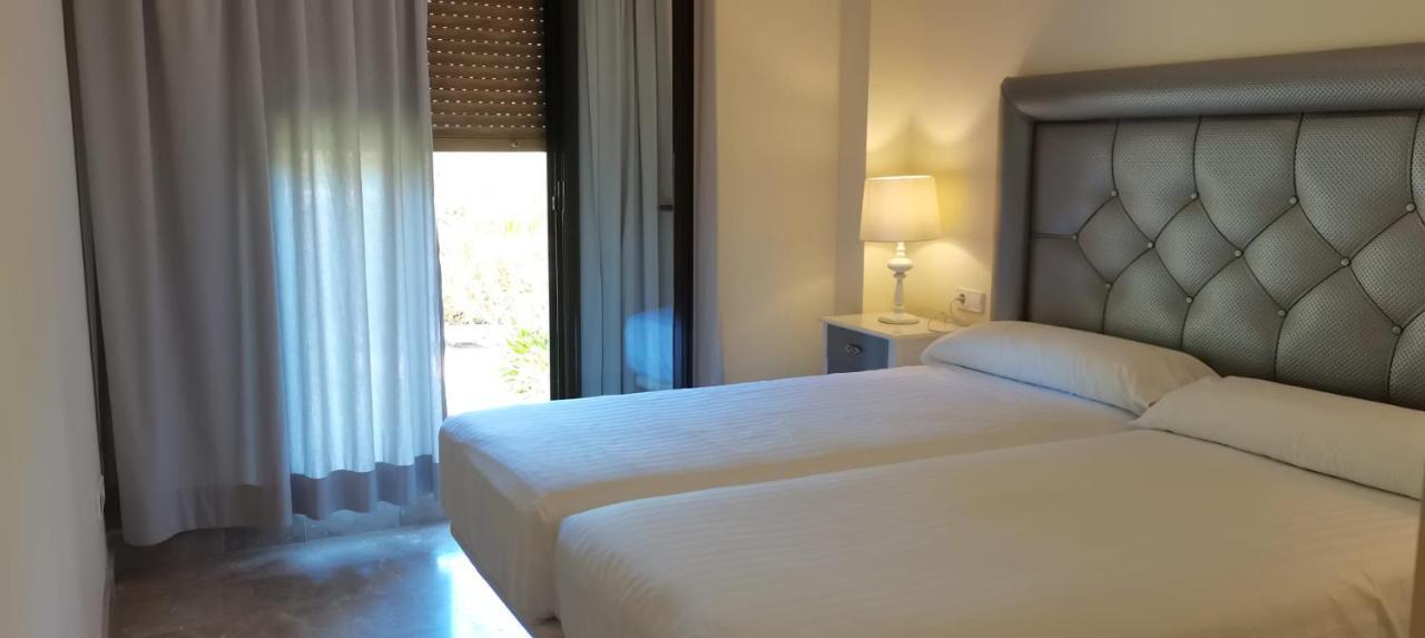 Apartamento Espacioso Muy Tranquilo Con Piscinas Y Jardines Cercano A La Playa Estepona Exterior foto