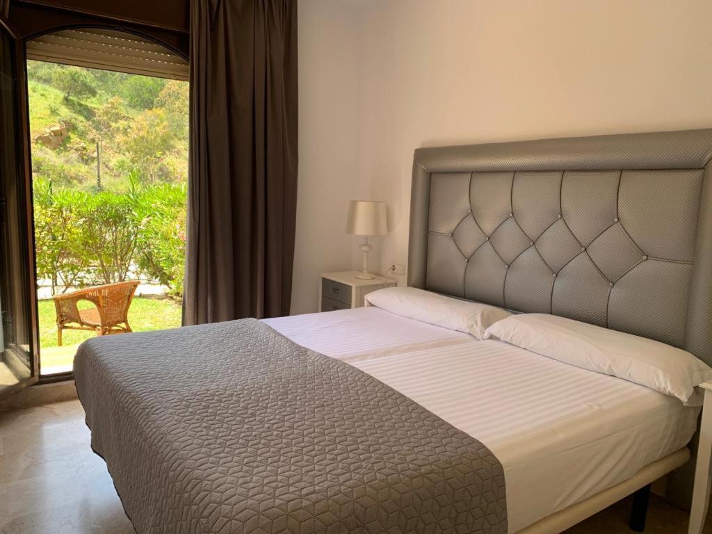 Apartamento Espacioso Muy Tranquilo Con Piscinas Y Jardines Cercano A La Playa Estepona Exterior foto
