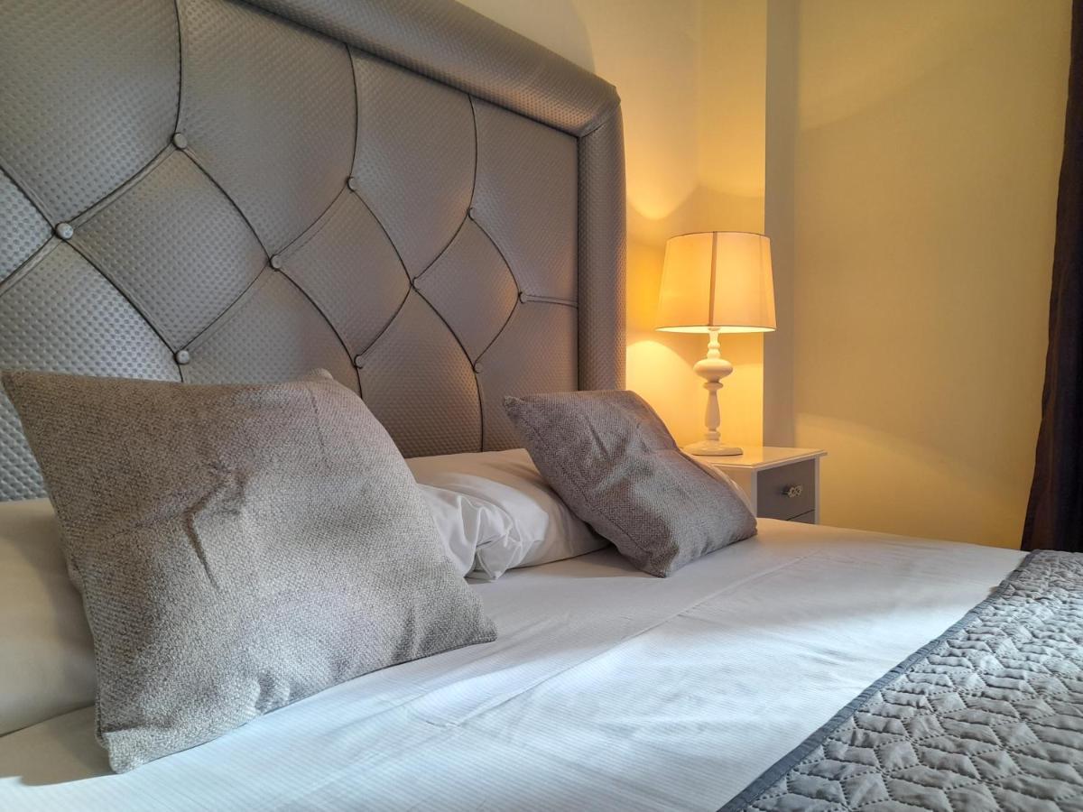 Apartamento Espacioso Muy Tranquilo Con Piscinas Y Jardines Cercano A La Playa Estepona Exterior foto